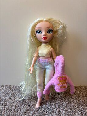 Rainbow High Series 4 Delilah Fields Yellow Fashion Doll Set